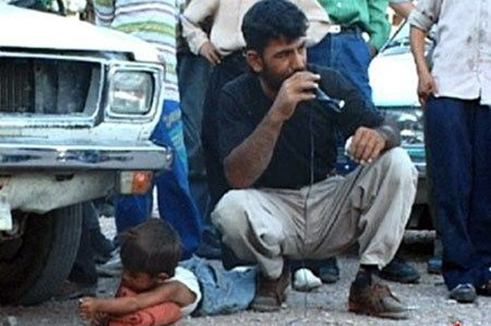 boy-caught-stealing-bread-in-iran-1