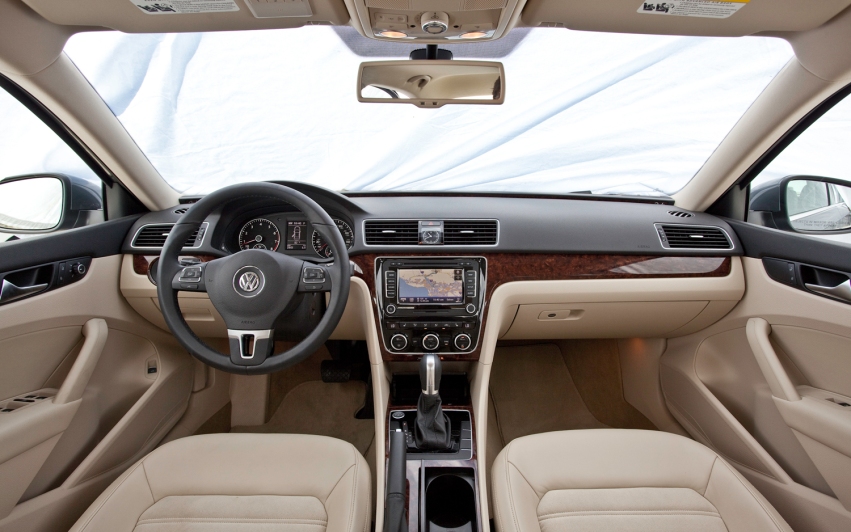2012-Volkswagen-Passat-SEL-cockpit