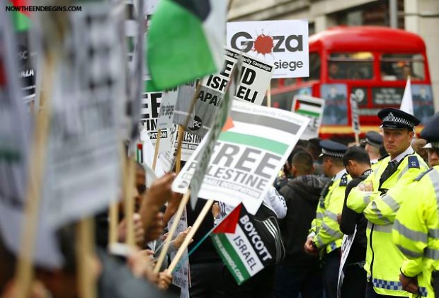 pro-palestinian-protesters-outside-israeli-embassy-london-england-e1405169187424